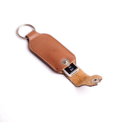 Étui Cuir USB Porte-clés Protection Stockage disque dur personnalisé fait main en France.