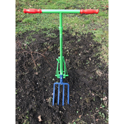 LA PERRETTE EQUIPEE AVEC UNE FOURCHE 4 DENTS