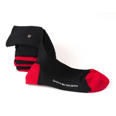 Chaussette noire et rouge, à pression.